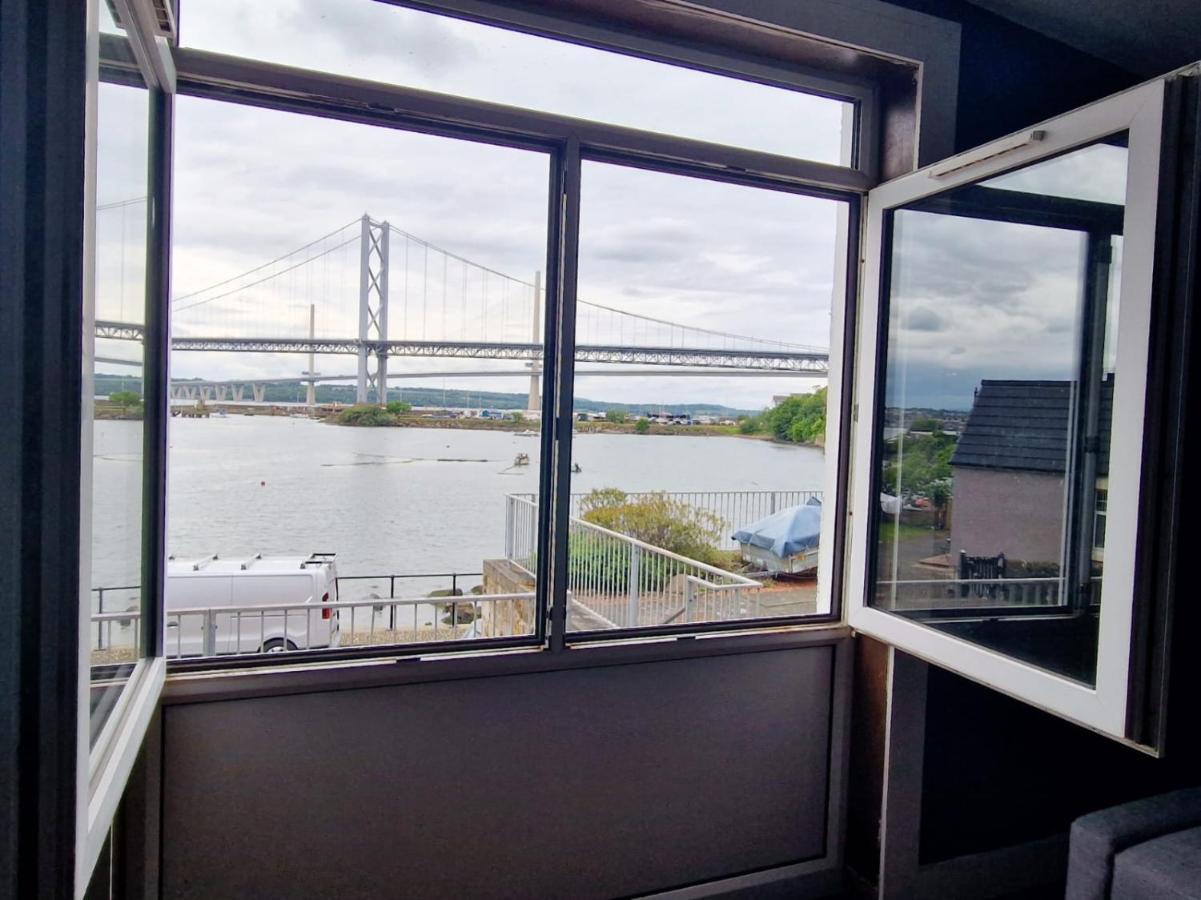 Three Bridges Waterfront Holiday home