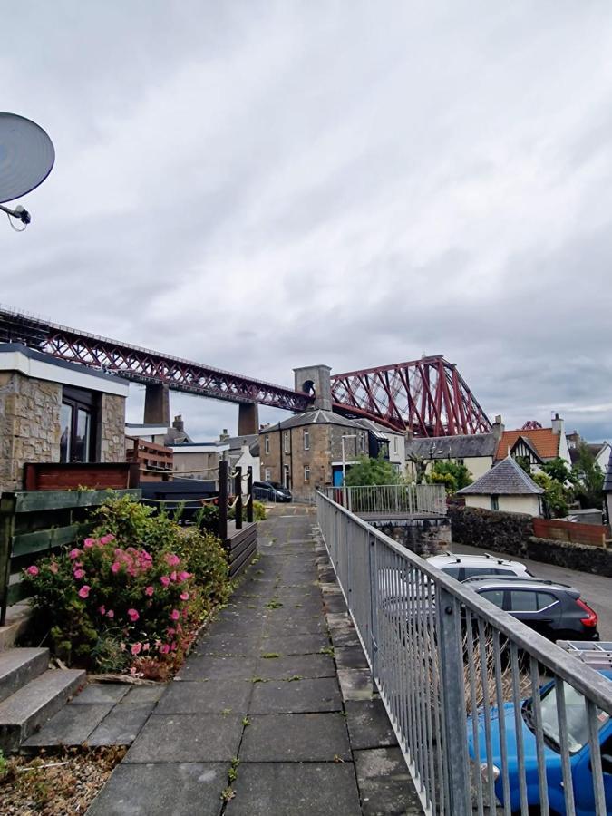Three Bridges Waterfront Holiday home