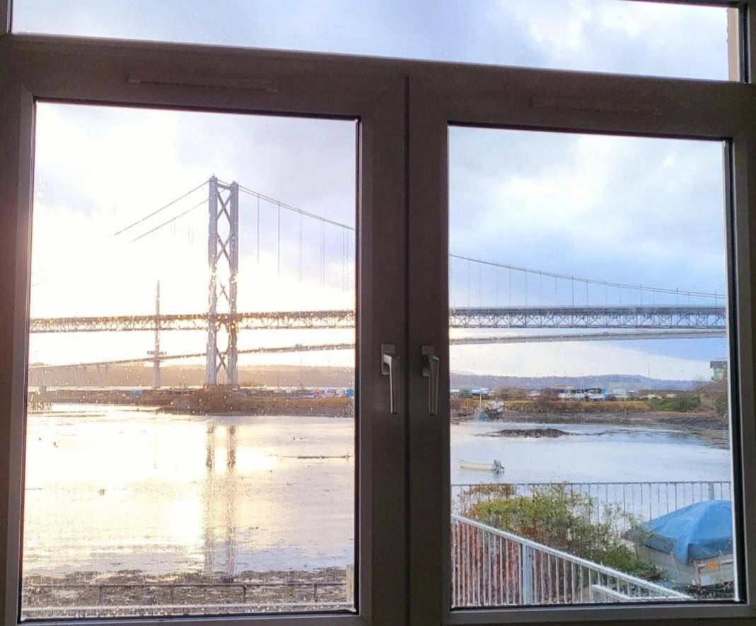 Three Bridges Waterfront Holiday home *