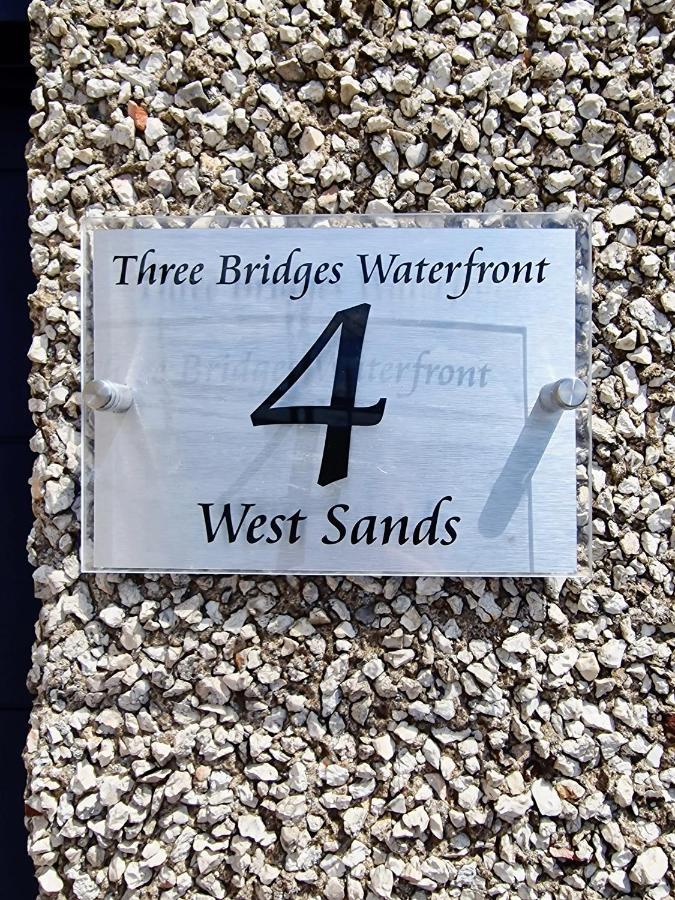Three Bridges Waterfront Holiday home